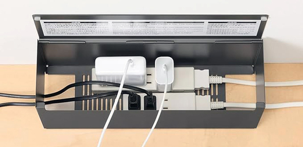 電源タップってむき出しにしてない？　「早く買うべきだった」と話題な『無印良品』の商品で見た目がスッキリ！