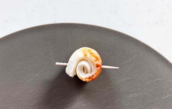 くるくる巻いて…　でき上がった『簡単ちくわおかず』に「箸が止まらん」「弁当に入れたい」