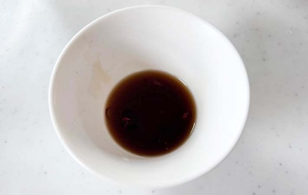 「これ、ちくわだったっけ？」　カットちくわにのせたのは…