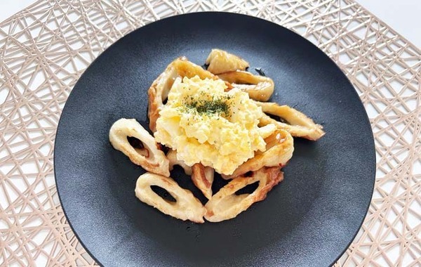 「これ、ちくわだったっけ？」　カットちくわにのせたのは…