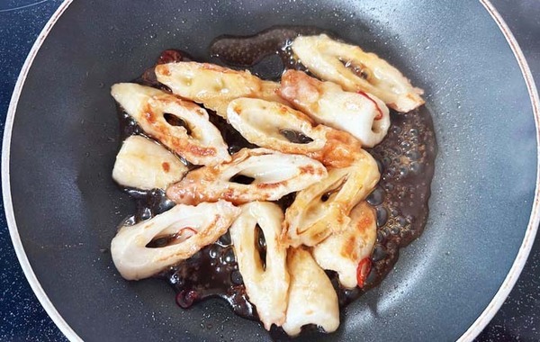 「これ、ちくわだったっけ？」　カットちくわにのせたのは…