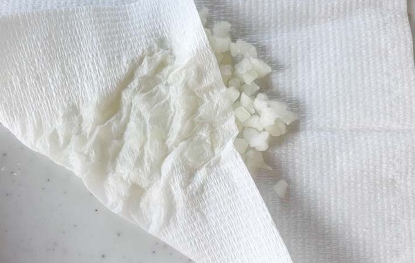 「これ、ちくわだったっけ？」　カットちくわにのせたのは…