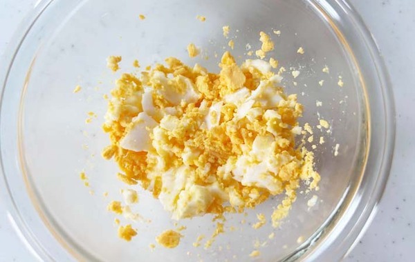 「これ、ちくわだったっけ？」　カットちくわにのせたのは…