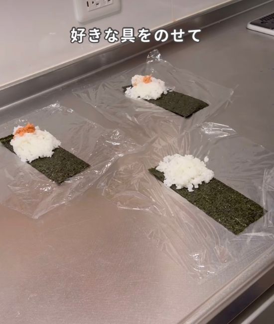 おにぎりを作るなら絶対試して！　簡単に作る裏技に「ナイスアイディア」