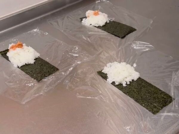 おにぎりを作るなら絶対試して！　簡単に作る裏技に「ナイスアイディア」