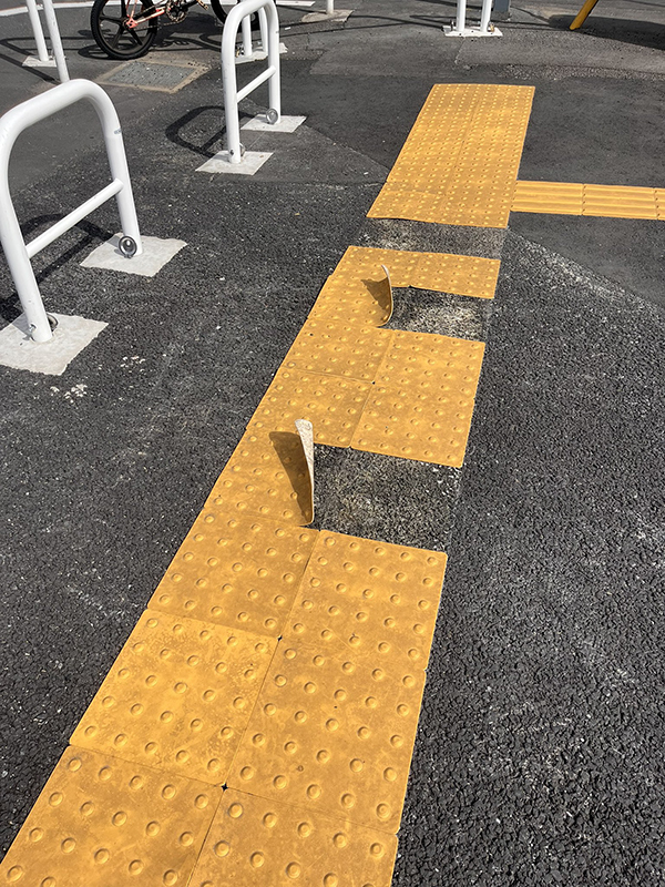 『剥がれた点字ブロック』を発見した男性　通報した翌日？「広まるべき」「知らなかった！」