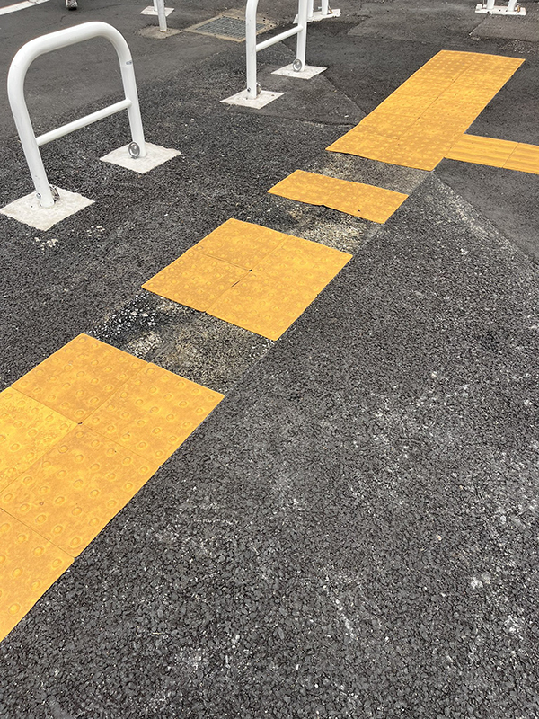 『剥がれた点字ブロック』を発見した男性　通報した翌日？「広まるべき」「知らなかった！」