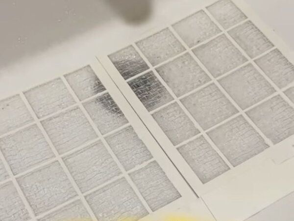 浴室の換気扇、掃除したことある？　ピカピカになる掃除法に「やったことなかった」