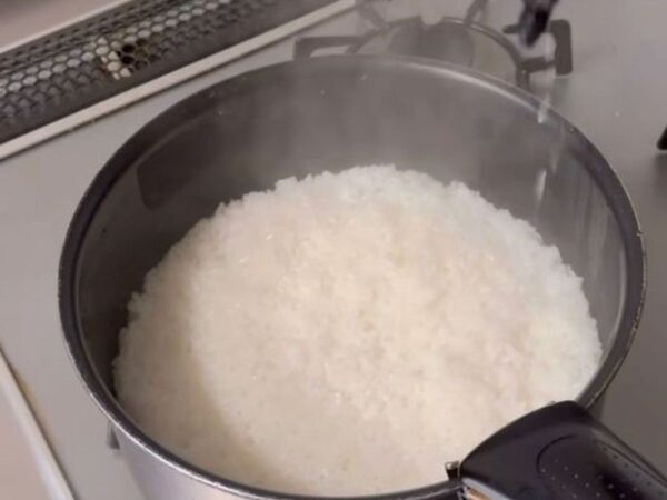 スイッチ押し忘れても慌てないで！　炊飯の時短技に「しかもおいしいなんて！」