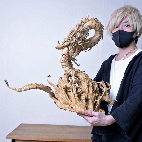 天に昇る龍、よく見ると…？　「信じられない」「ワケ分からん」