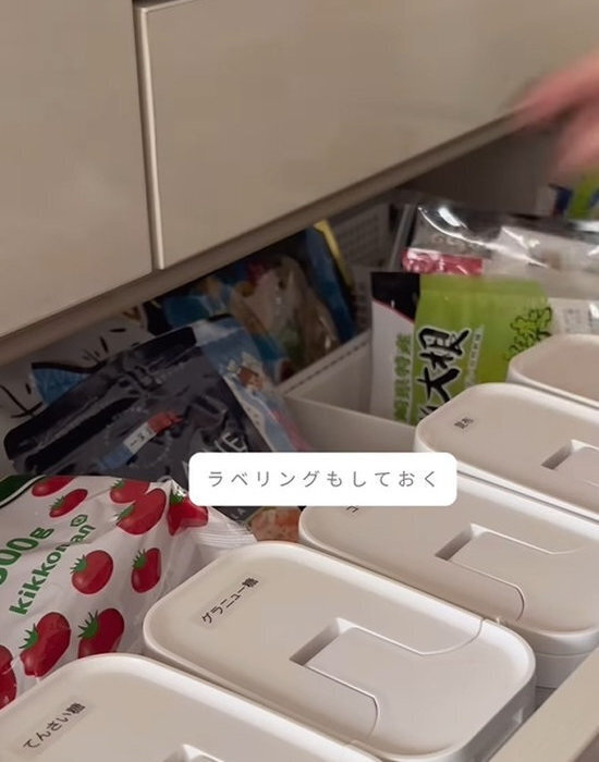 シンク下収納は１００均で整える！　驚きの収納術に「真似したい」「気になる」