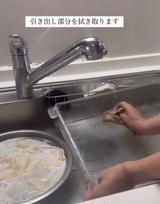 「何これすごい」　冷蔵庫の野菜室がピカピカ！　意外な掃除のコツに「知らなかった」