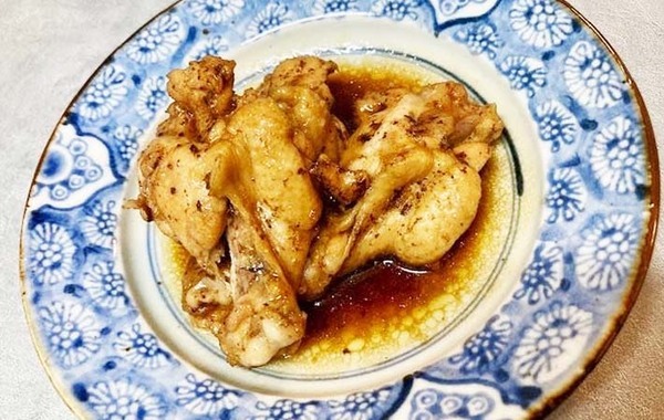 鍋にコーラをドーンと投入！　２０分間煮込むと…？「不思議なくらいクセになる」