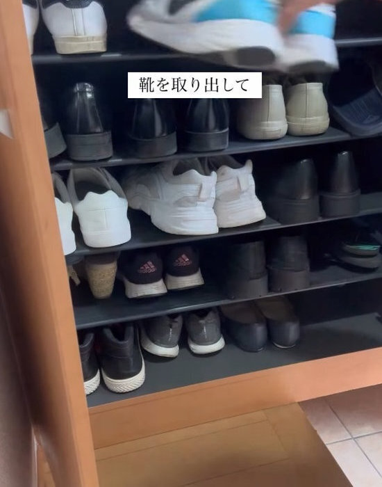 玄関掃除は掃き掃除だけじゃダメ！　場所別の掃除法に「見違えるほどきれい」