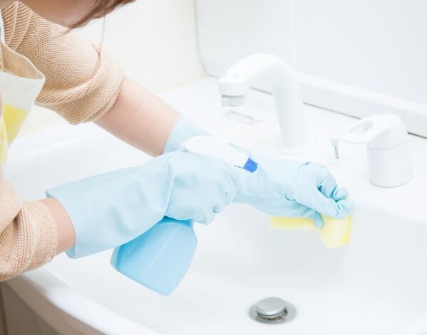 石灰化した水あかがスッキリ！　企業が教える洗面台をピカピカにする掃除方法