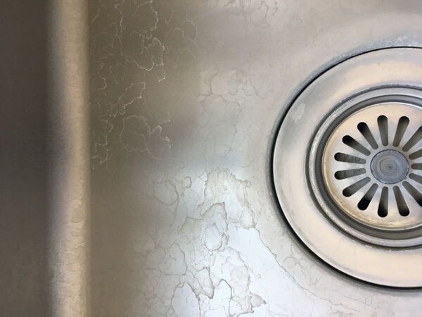 水あかをゴシゴシこすってない？　実はNGな掃除方法に「知らなかった」