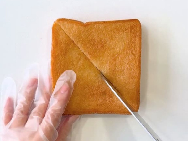 食パンの『新しい食べ方』が話題　まるごと油で揚げたら…