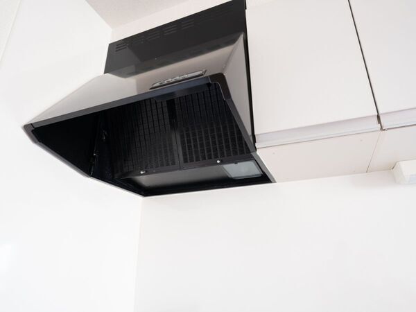 レンジフードの掃除を効率よく済ませるには？　企業が教える基本の掃除術が「参考になる！」