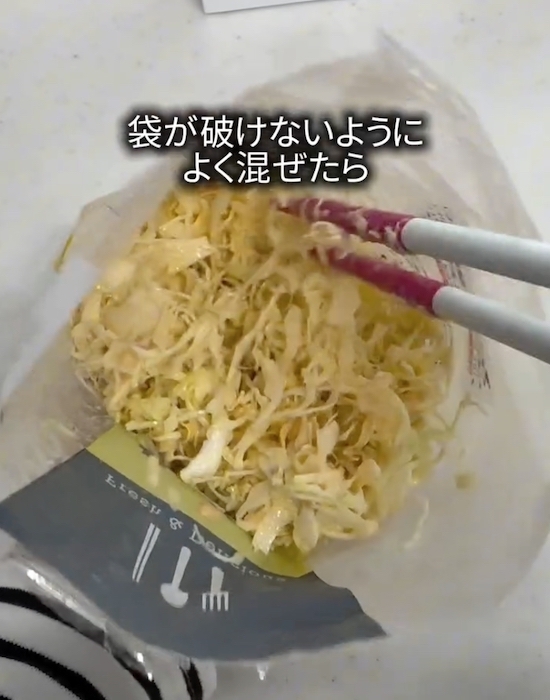 カットキャベツと卵を混ぜると…　調理テクに「今晩のおかず」「楽ちん」