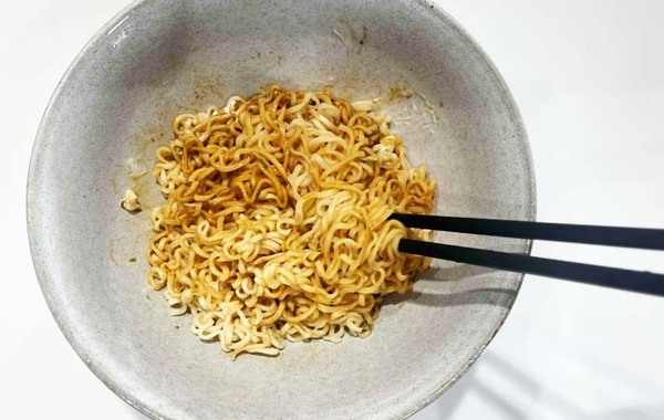 『サッポロ一番』の思わぬ食べ方　スープは作らずに…「箸が止まらない！」