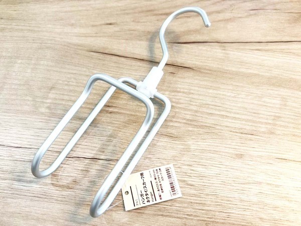 無印で買った『ネクタイ用ハンガー』　じゃない使い方に「S字フックよりいい！」