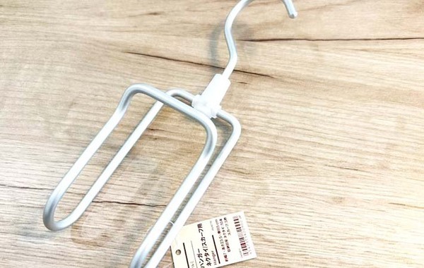 無印で買った『ネクタイ用ハンガー』　じゃない使い方に「S字フックよりいい！」