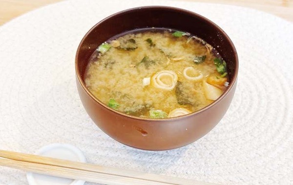 「これだ…！」　味噌汁を毎日味わう方法が？「明日やる」「まねします」