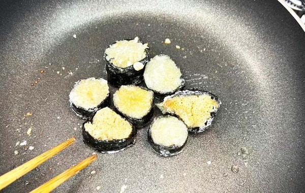 エノキを海苔で巻いて…？　できた簡単おかずが「まるで本物」「不思議！」