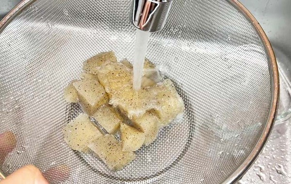 こんにゃくを冷凍すると…？　話題の簡単おかずに「プリプリ」「食べ応えあり」