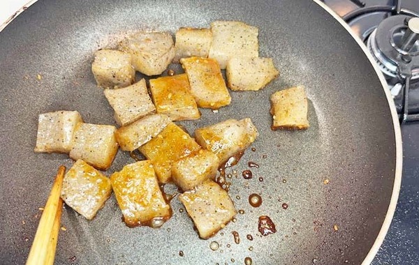 こんにゃくを冷凍すると…？　話題の簡単おかずに「プリプリ」「食べ応えあり」