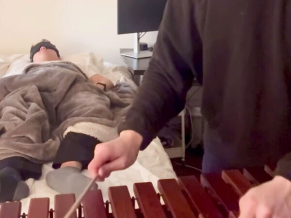 目覚まし代わりに木琴を演奏　しかし、最終的に？「笑いすぎてむせた」