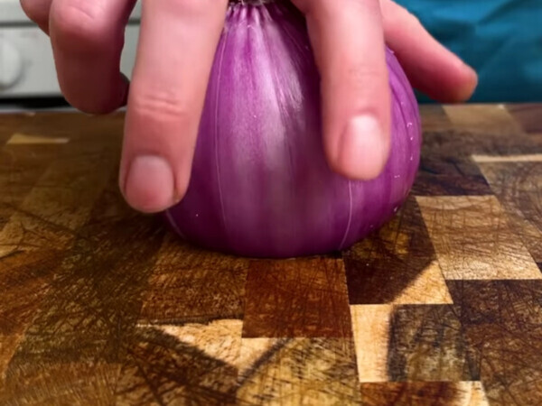 海外でバズった『みじん切りの方法』に「最高」「役に立った」