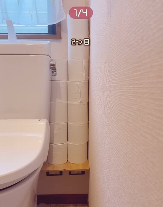 浮かせて正解！　突っ張り棒とブックエンドの収納術に「天才」「掃除が楽になる」