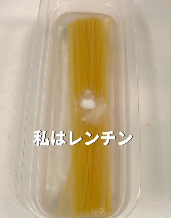 パスタに振りかけると…？　調理テクに「おいしそう！」「作ってみる」