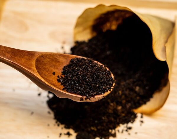 コーヒーかすは捨てないで！　驚きの再利用アイディアが「めっちゃすごい」