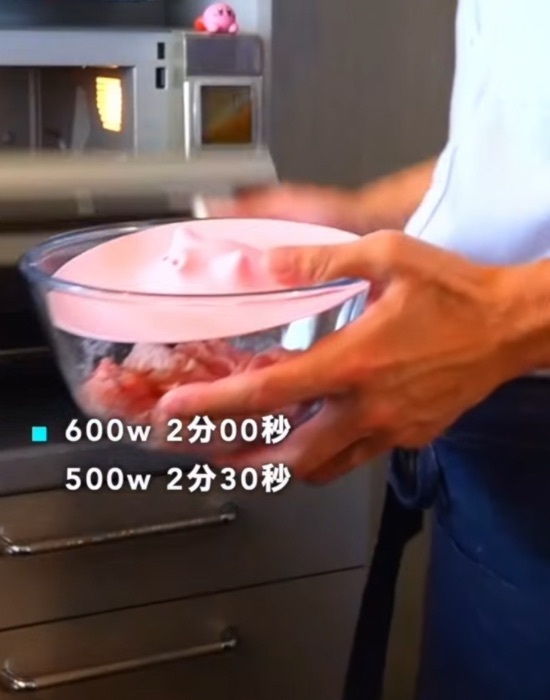 レンジで簡単！　プリッと照り焼きチキンで作る最強サンドイッチレシピ