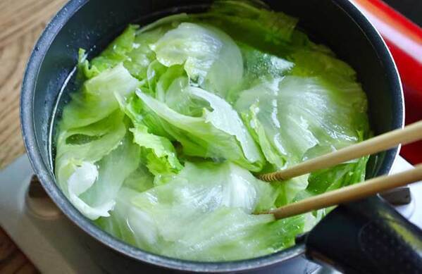 ごま油を小さじ１杯…　レタスのおいしすぎる食べ方に「１玉全部いける」「毎日食べたい」