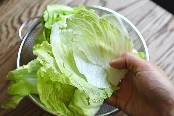 ごま油を小さじ１杯…　レタスのおいしすぎる食べ方に「１玉全部いける」「毎日食べたい」