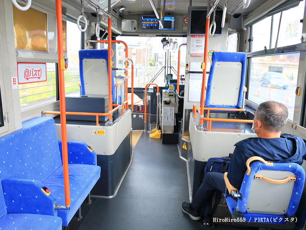 ベビーカーが乗ってきたバス　おじいさんの一言に車内の空気が一変したワケ