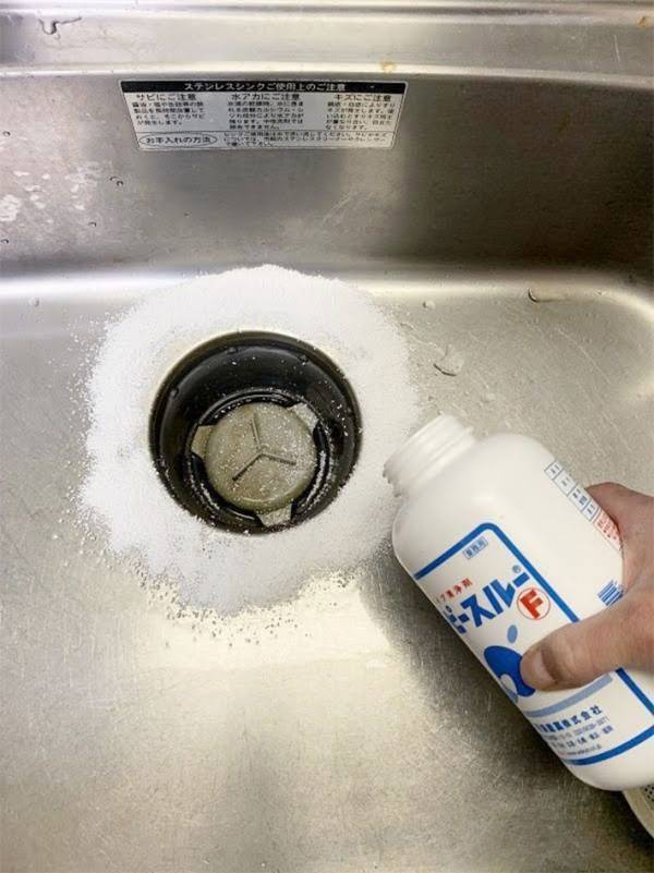 台所の排水口が詰まったら、どうしたらいい？　水道工事店の回答「まず温度を…」