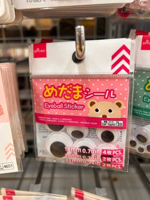 ダイソーの赤い缶バッジを…？　アイディアに「これはいい」「真似します」