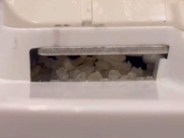 炊飯器の蓋が開かないなら？　見落としがちな箇所に「そうだったのか」「気を付けます」