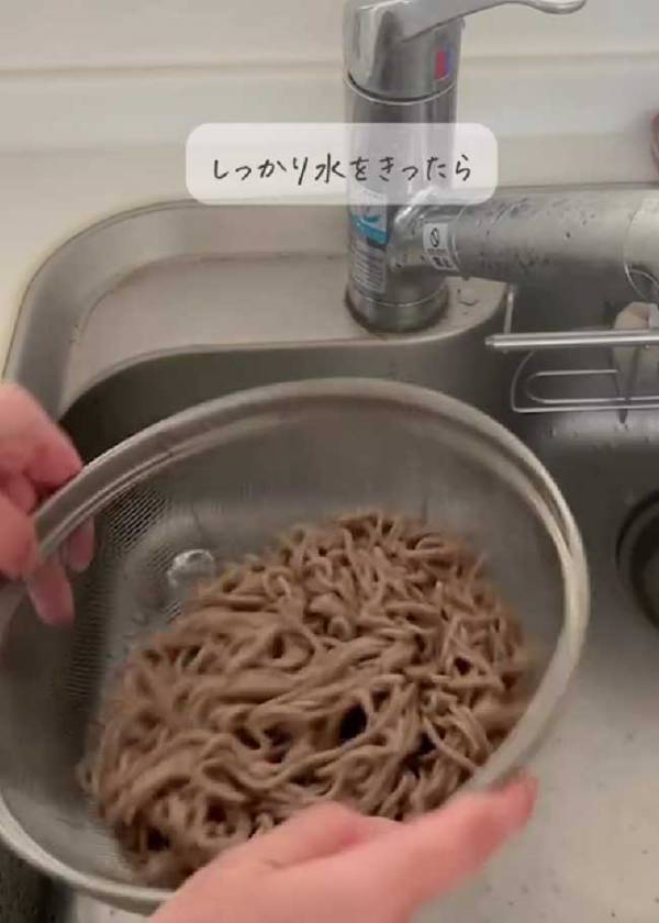 夏がきたらやってみて！　蕎麦をおいしくするコツに「この発想はなかった」