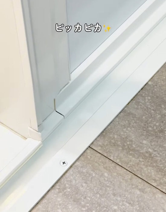 見てみぬふりはやめて！　浴室のドアレールの掃除方法に「知らなかった」「気持ちいい」