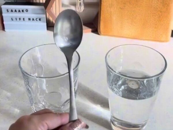 液体をこぼさずに移し替えられる手軽な裏技に「すごい！」「今までの苦労は…」