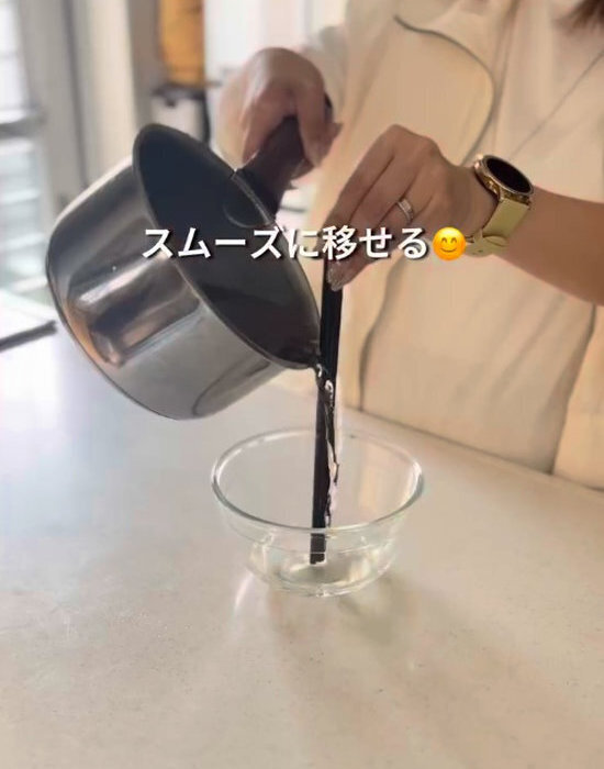 液体をこぼさずに移し替えられる手軽な裏技に「すごい！」「今までの苦労は…」