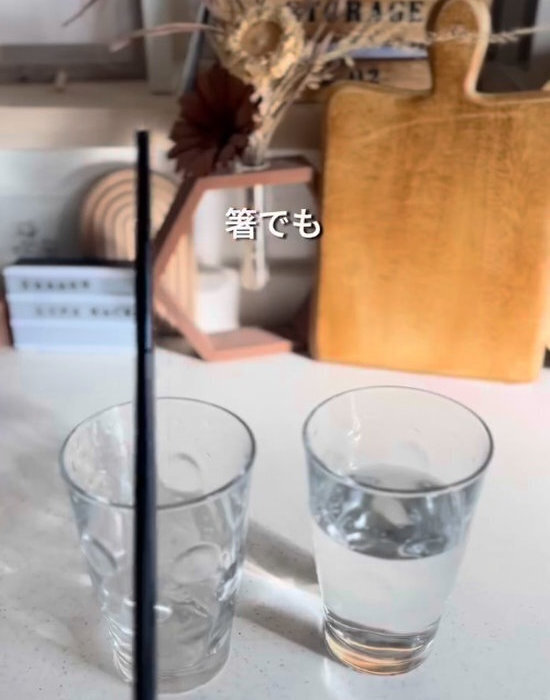 液体をこぼさずに移し替えられる手軽な裏技に「すごい！」「今までの苦労は…」