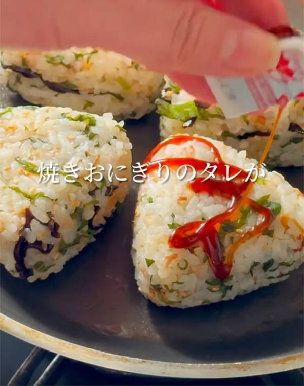 「やみつき確定です」　焼きおにぎりの中に入れたのは…？「これは新しい」「めちゃくちゃおいしそう」