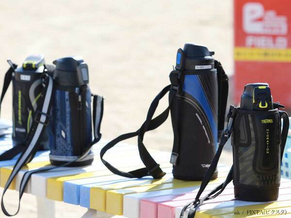 小１男子の水筒がボロボロな理由　息子の発言がナナメ上すぎた「マジでやめて」