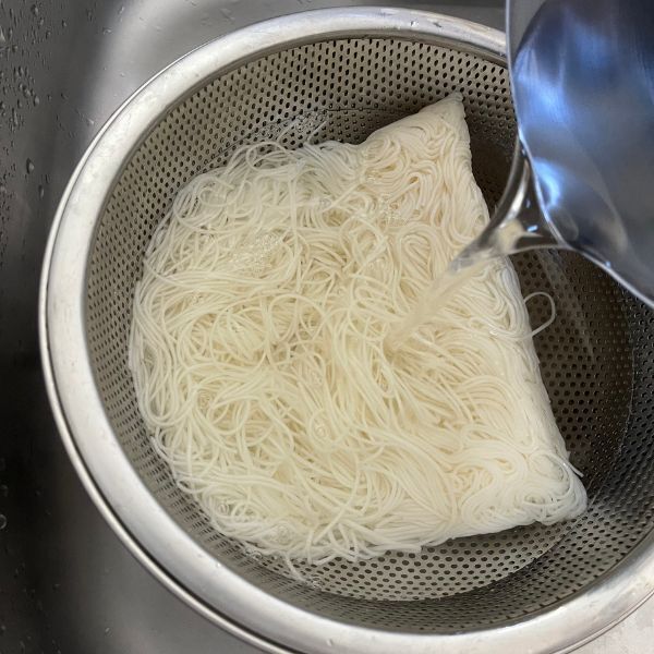 そうめんをゆでたら冷凍するだけ！　「その手があったか」「超便利」